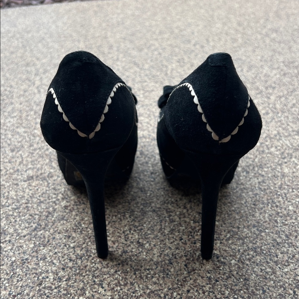 JESSICA SIMPSON Black High Heels with Bow Accent - Picture 5 of 13